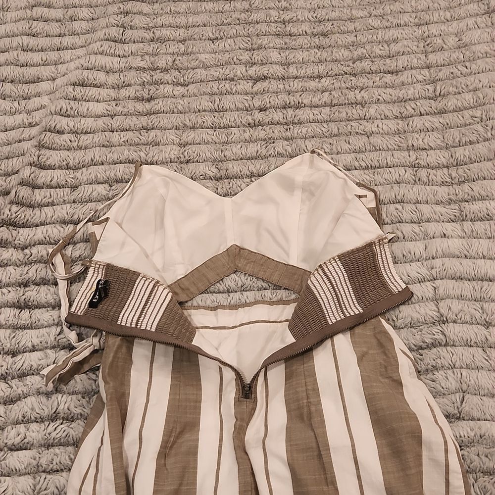 Tan and white Express midi dress with exposed cut out size 4 - Picture 6 of 9